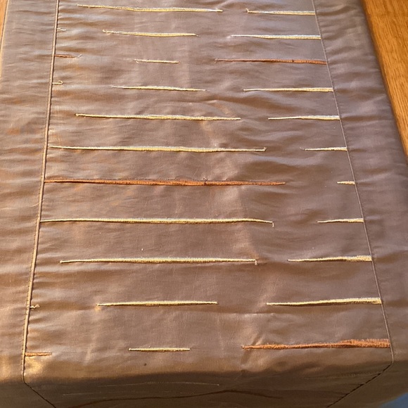 Table Runner - Picture 2 of 3